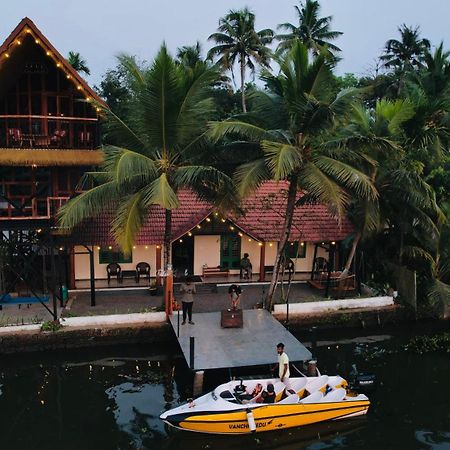Tulsi Kayal Retreat Apartment Champakulam Bagian luar foto