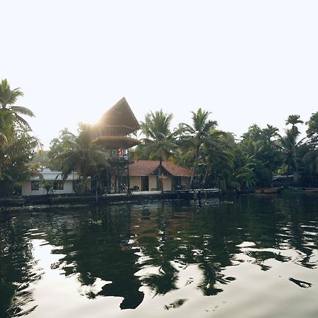 Tulsi Kayal Retreat Apartment Champakulam Bagian luar foto