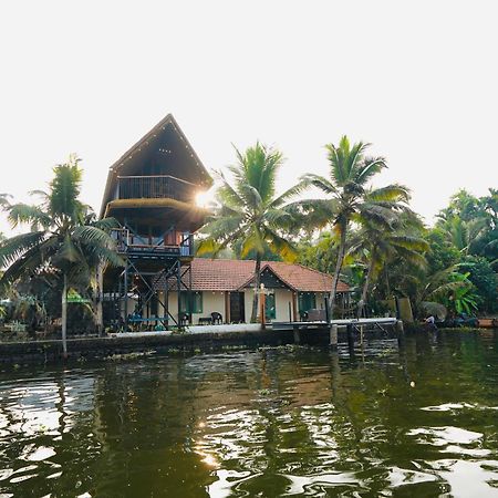 Tulsi Kayal Retreat Apartment Champakulam Bagian luar foto