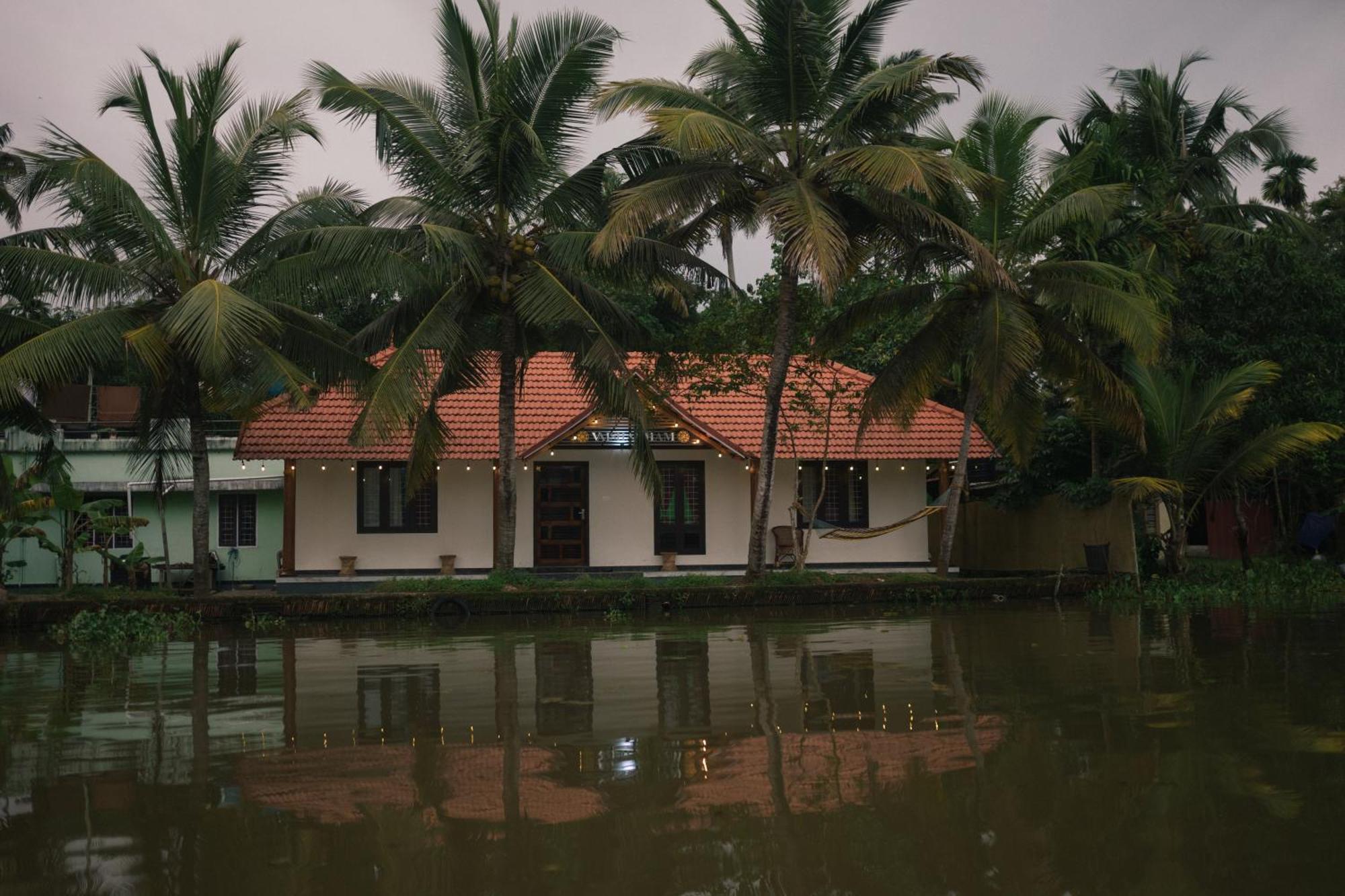 Tulsi Kayal Retreat Apartment Champakulam Bagian luar foto