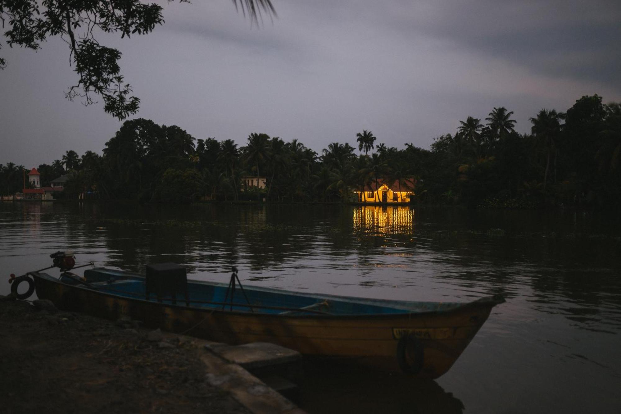 Tulsi Kayal Retreat Apartment Champakulam Bagian luar foto