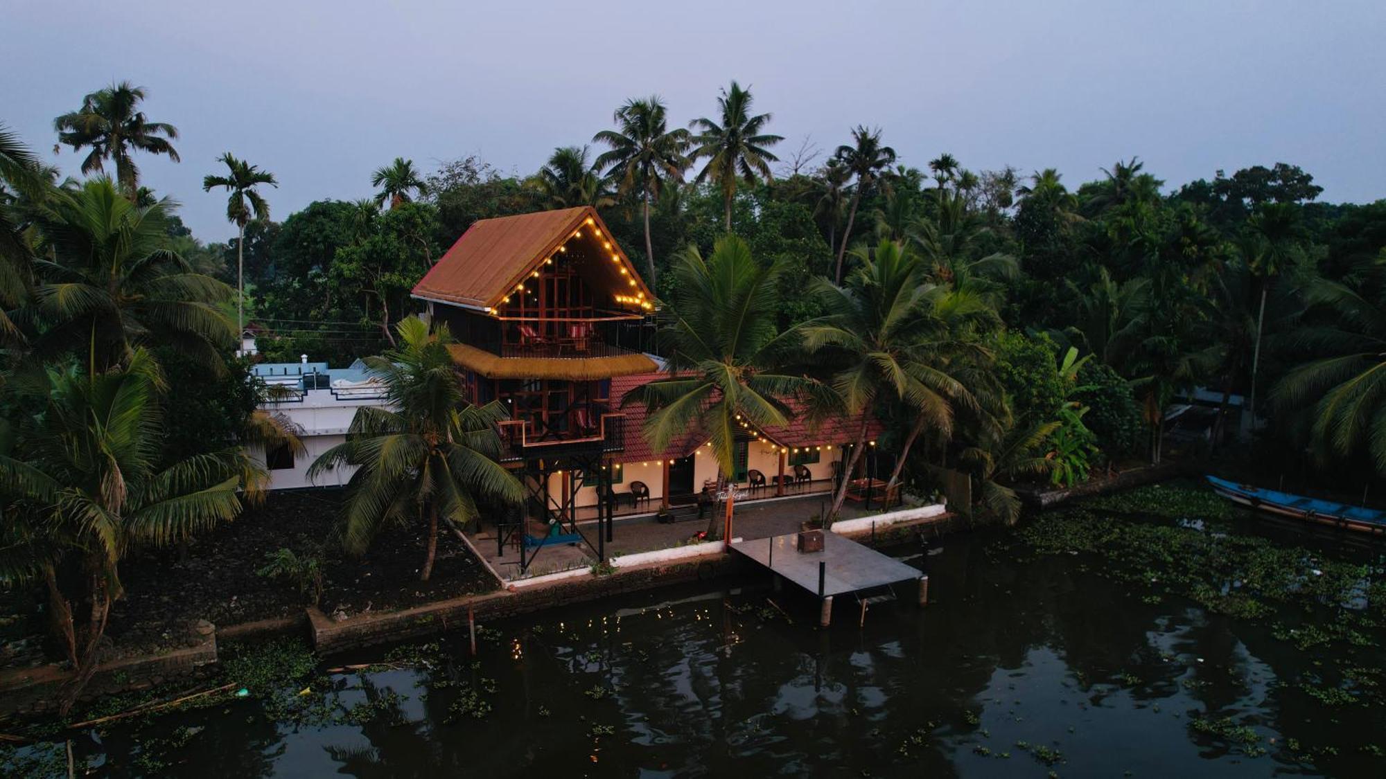 Tulsi Kayal Retreat Apartment Champakulam Bagian luar foto