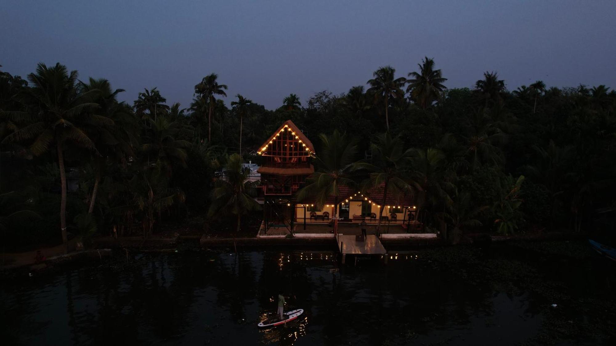 Tulsi Kayal Retreat Apartment Champakulam Bagian luar foto