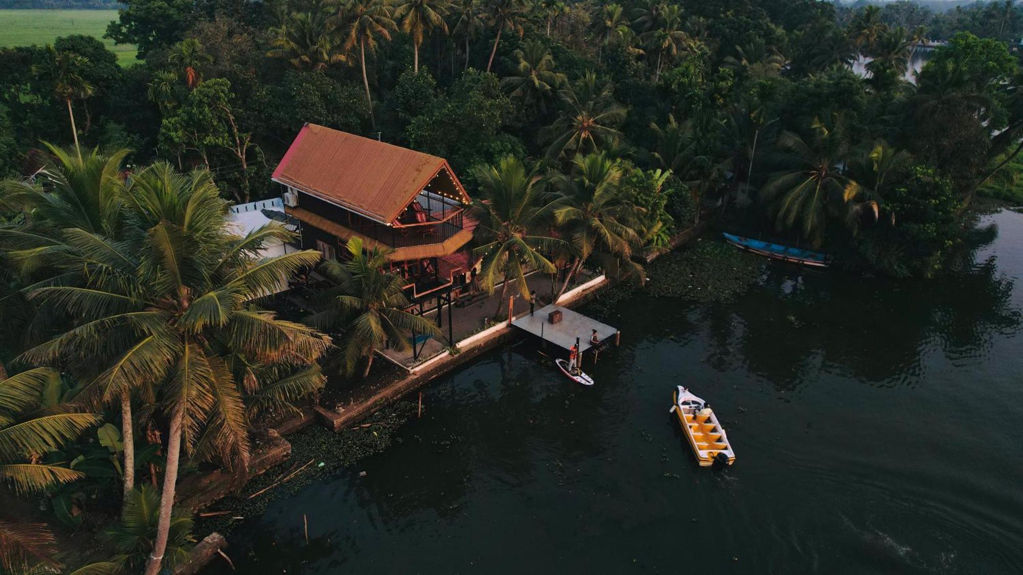 Tulsi Kayal Retreat Apartment Champakulam Bagian luar foto