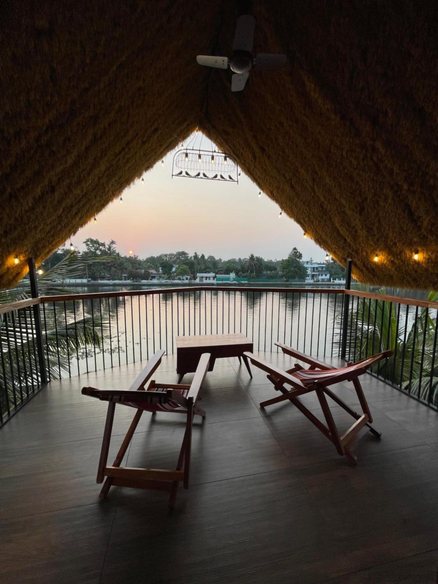 Tulsi Kayal Retreat Apartment Champakulam Bagian luar foto