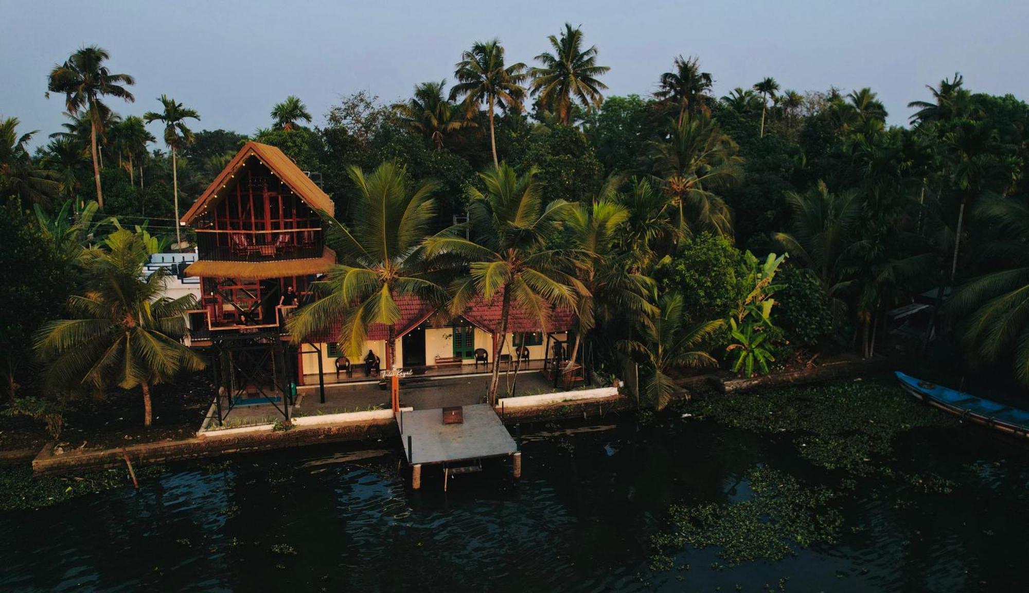 Tulsi Kayal Retreat Apartment Champakulam Bagian luar foto
