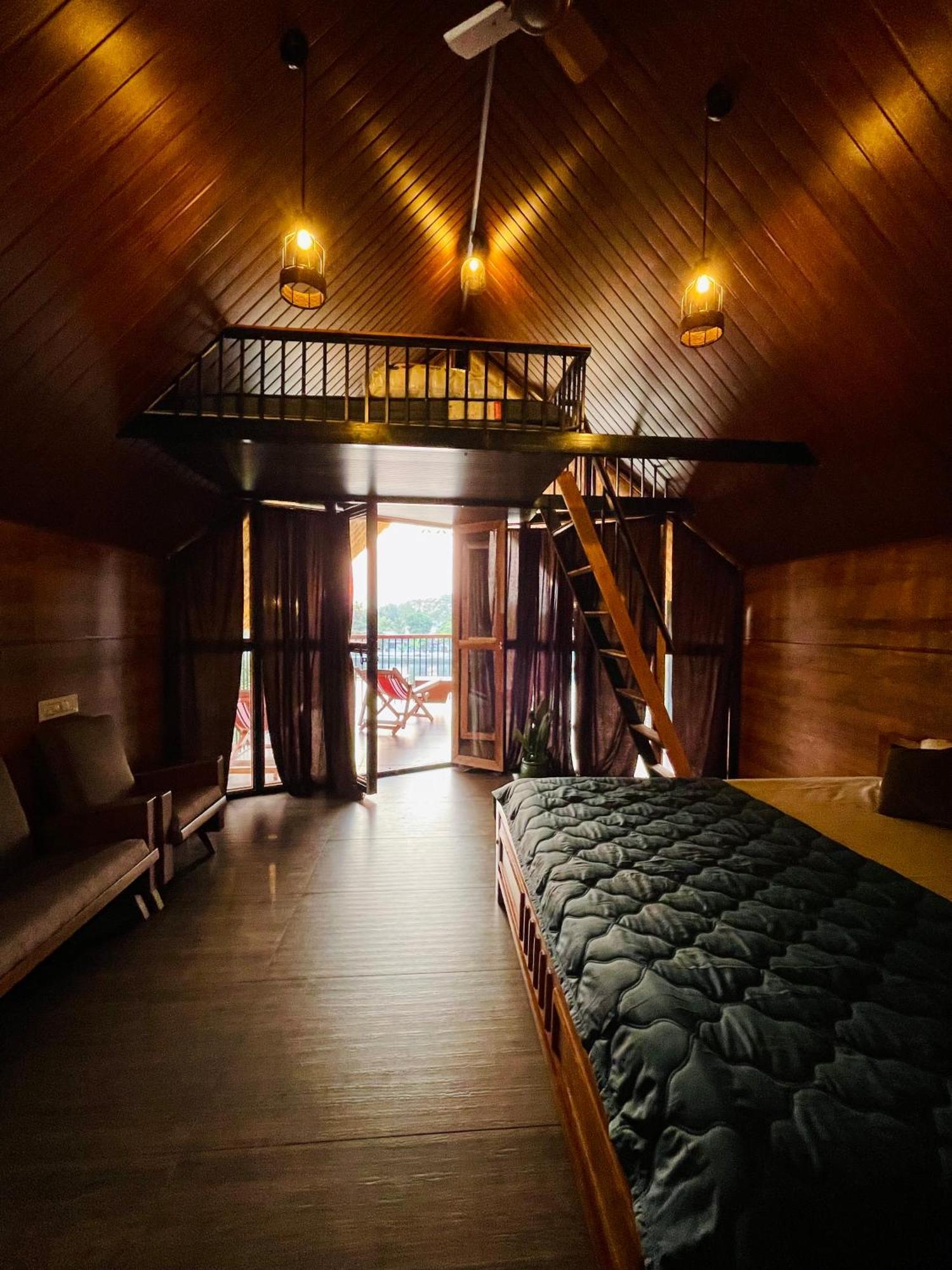 Tulsi Kayal Retreat Apartment Champakulam Bagian luar foto