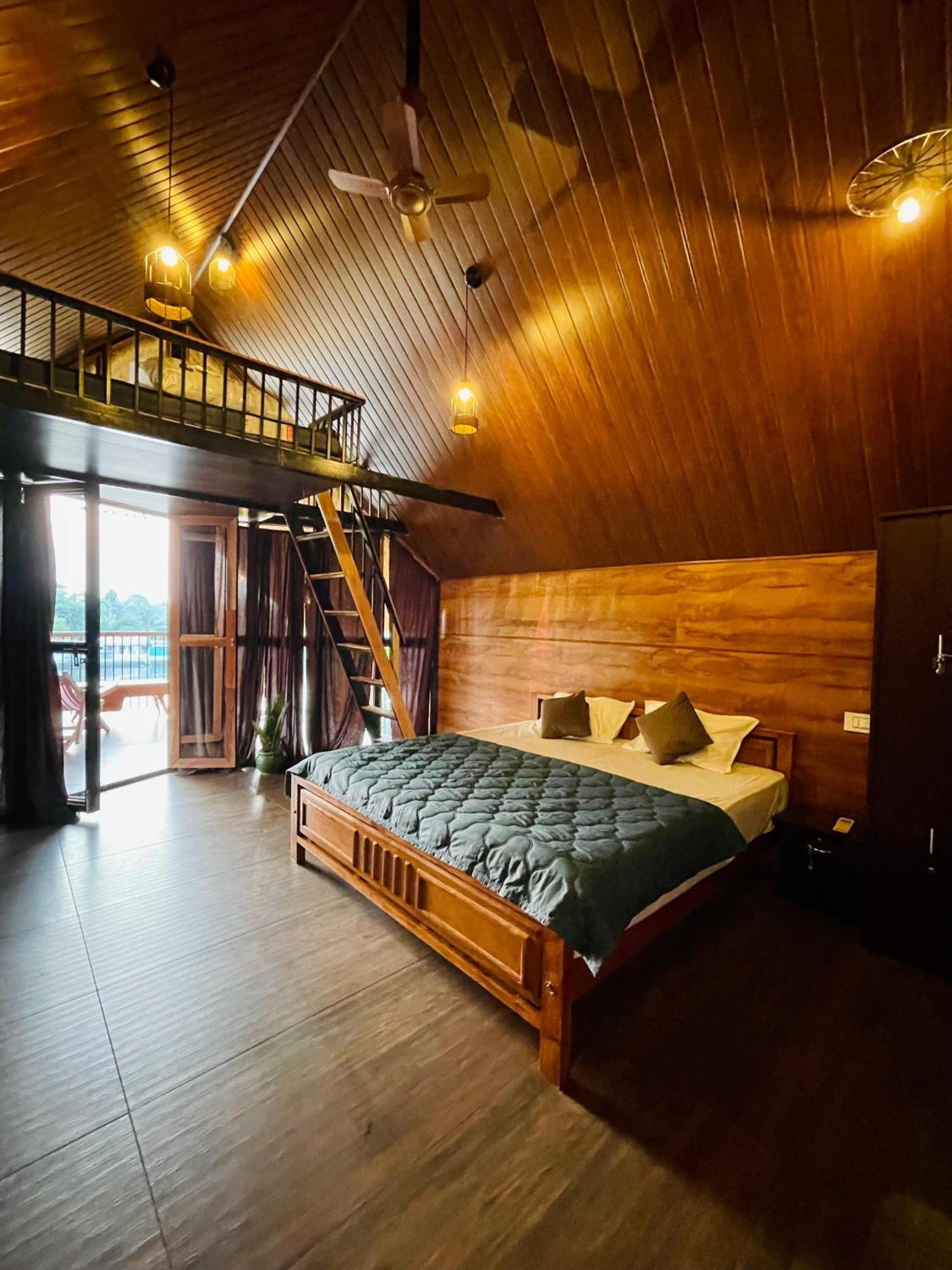 Tulsi Kayal Retreat Apartment Champakulam Bagian luar foto