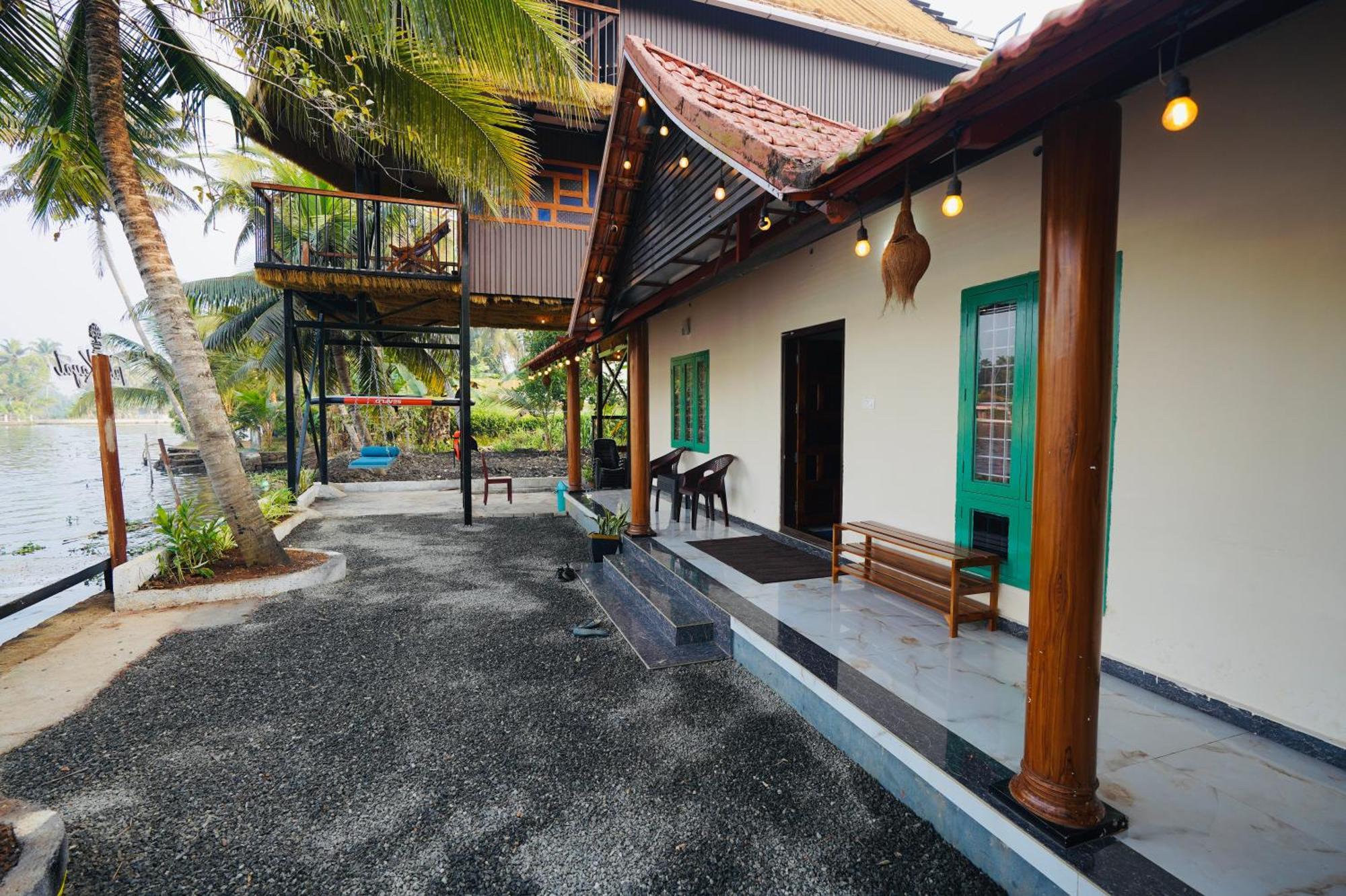 Tulsi Kayal Retreat Apartment Champakulam Bagian luar foto
