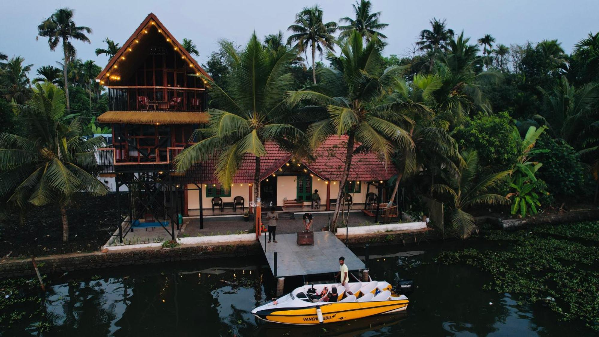 Tulsi Kayal Retreat Apartment Champakulam Bagian luar foto
