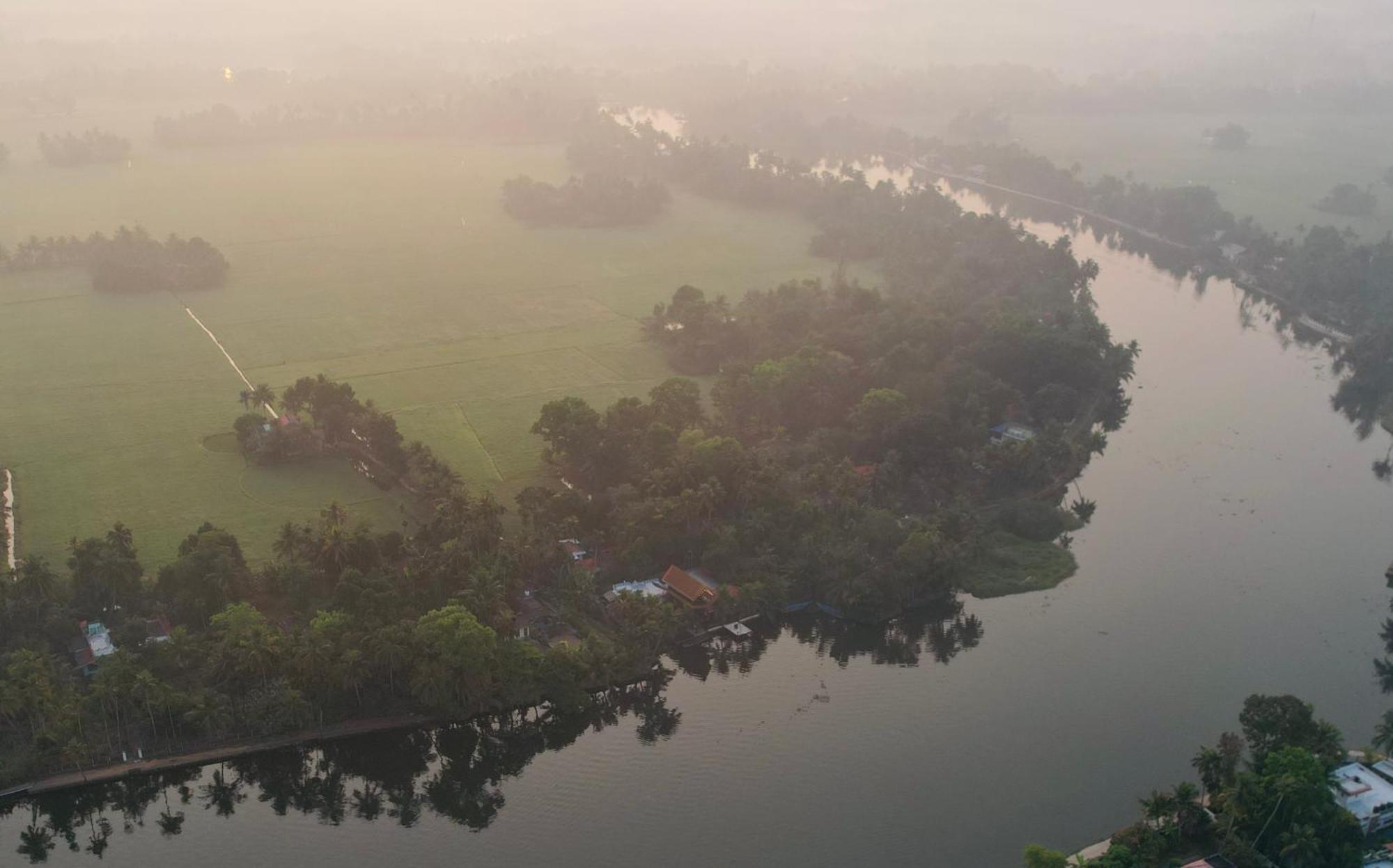 Tulsi Kayal Retreat Apartment Champakulam Bagian luar foto
