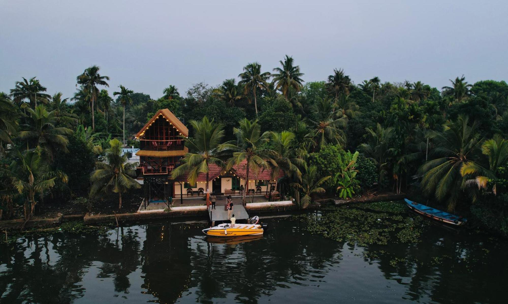 Tulsi Kayal Retreat Apartment Champakulam Bagian luar foto