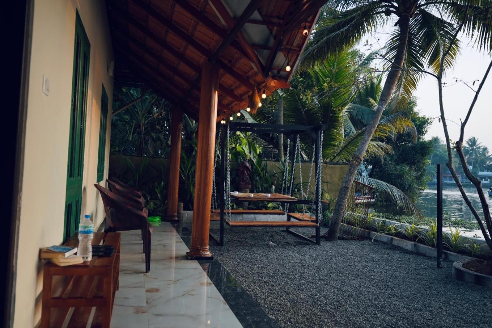 Tulsi Kayal Retreat Apartment Champakulam Bagian luar foto