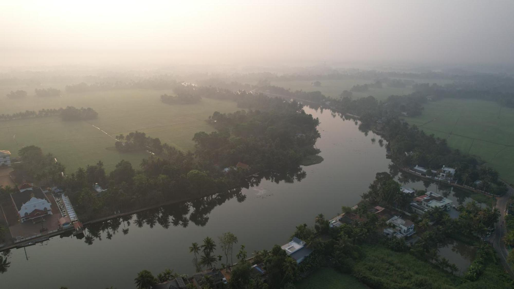 Tulsi Kayal Retreat Apartment Champakulam Bagian luar foto