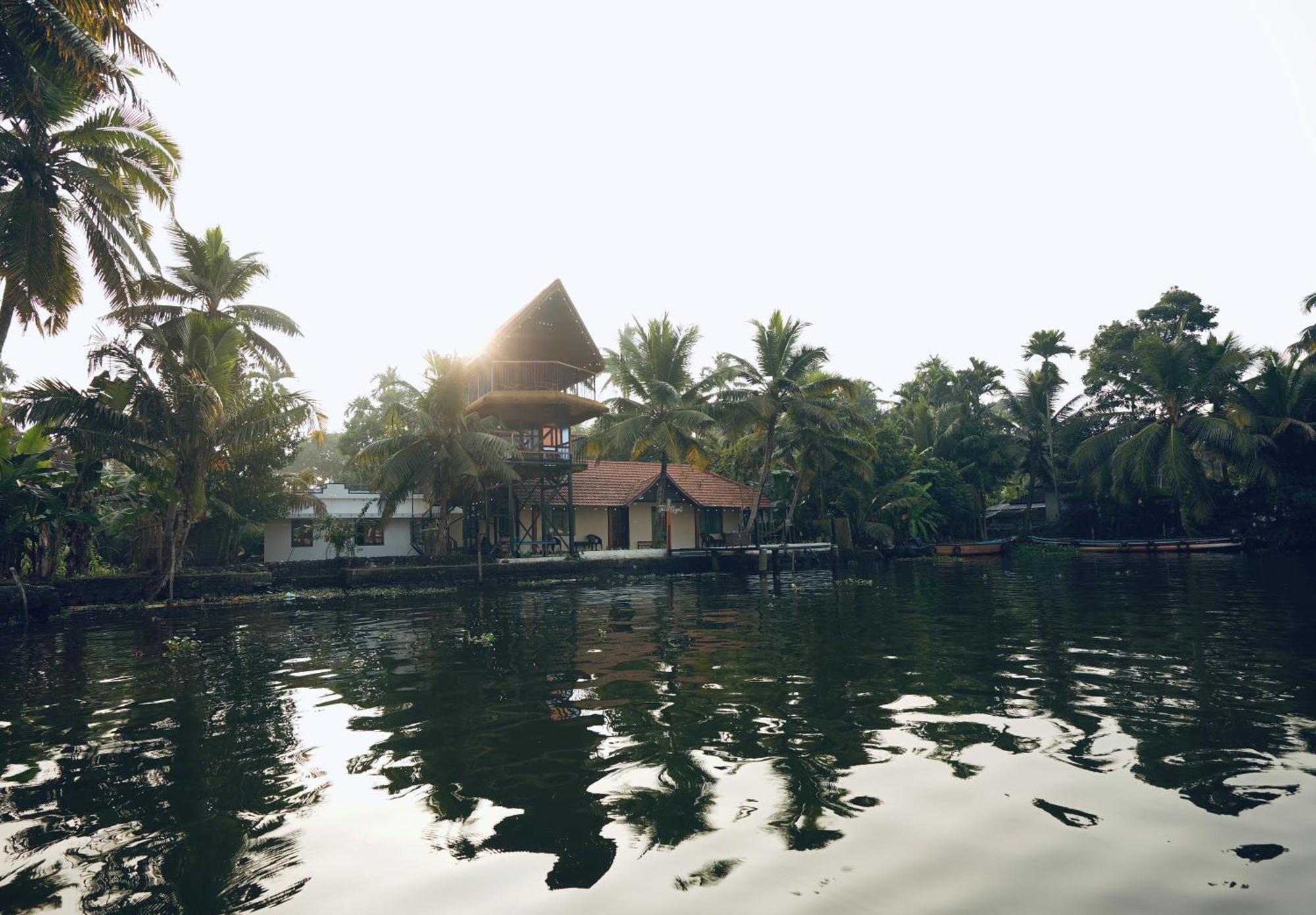 Tulsi Kayal Retreat Apartment Champakulam Bagian luar foto