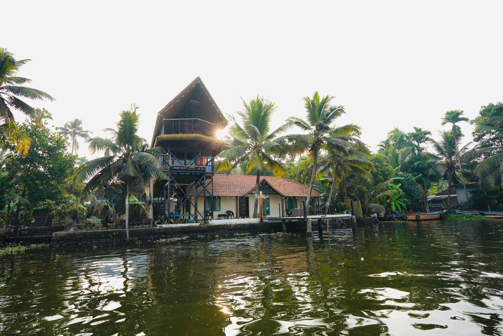 Tulsi Kayal Retreat Apartment Champakulam Bagian luar foto