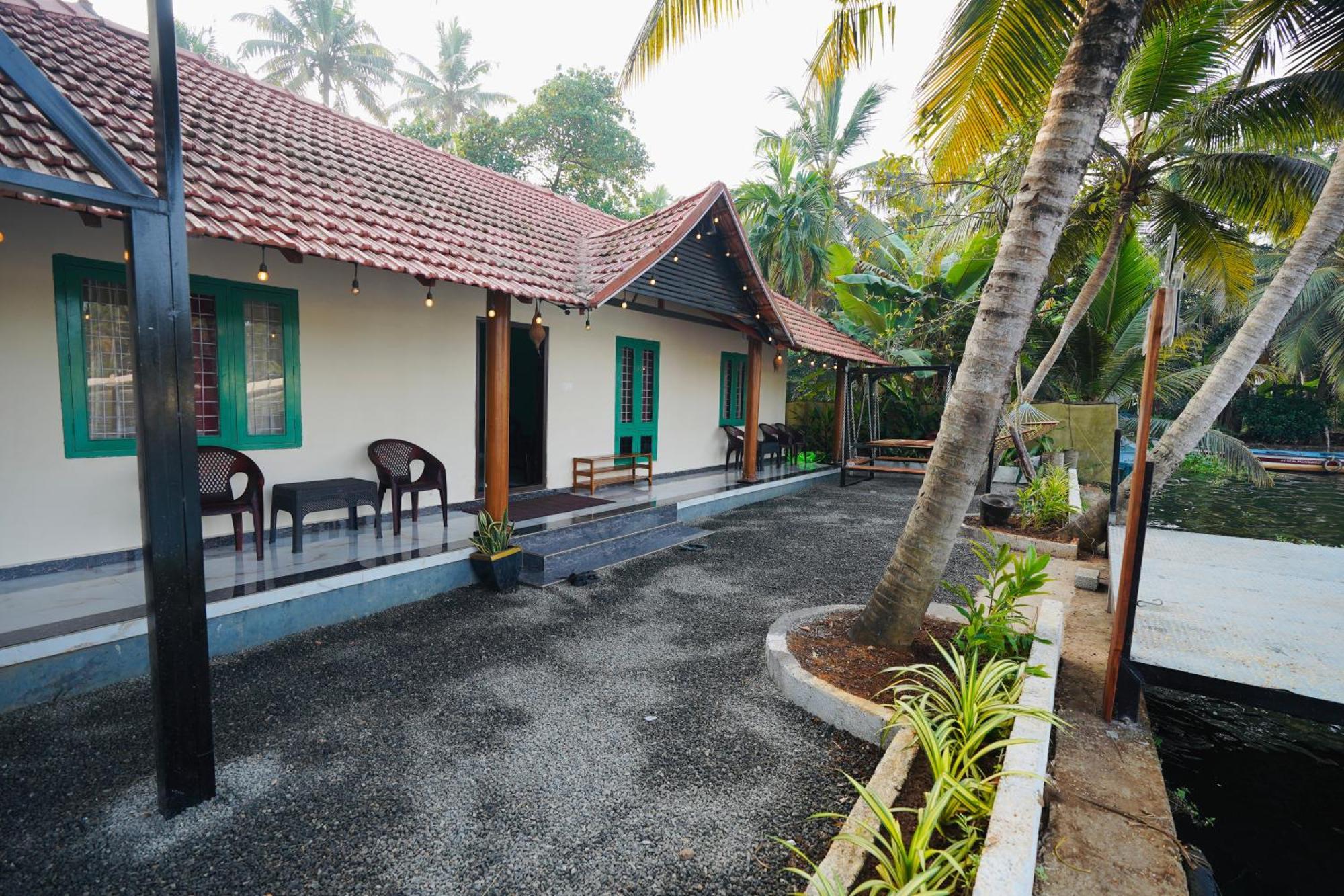 Tulsi Kayal Retreat Apartment Champakulam Bagian luar foto