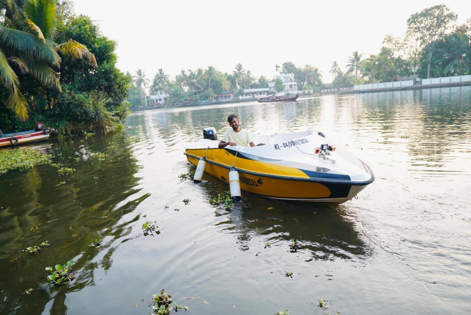 Tulsi Kayal Retreat Apartment Champakulam Bagian luar foto