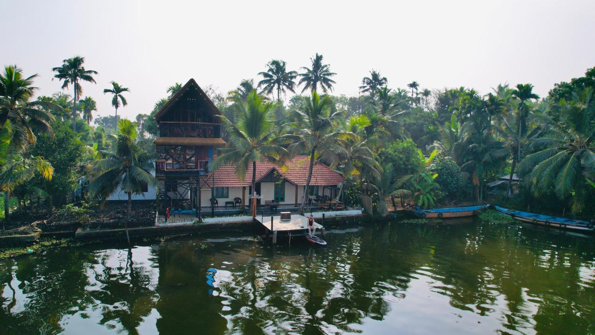 Tulsi Kayal Retreat Apartment Champakulam Bagian luar foto